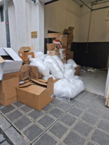 Gewerbemuellabholung in der Fussgaengerzone